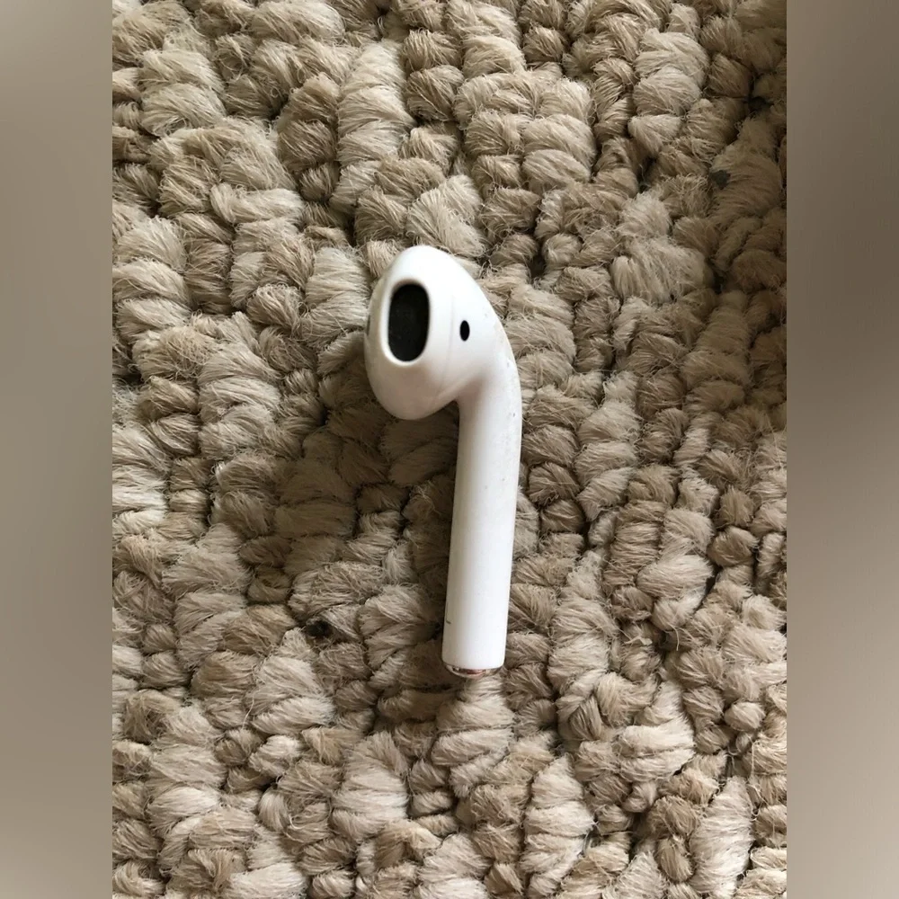Apple Airpods 2nd Gen Authentic Replacement Charging Case A1602 & left airpod